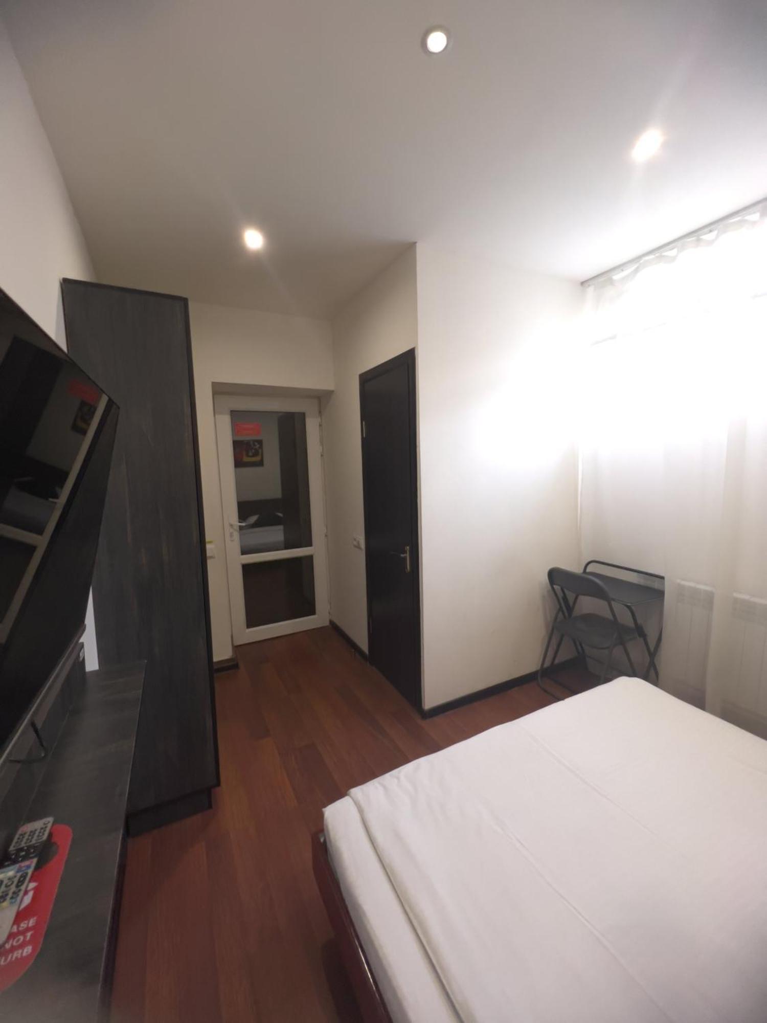Nava Hotel Jerevan Pokoj fotografie